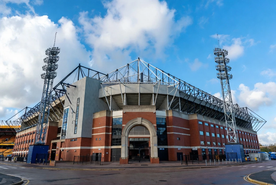 Hvornår kommer Wolverhampton Wanderers billetter typisk til salg? background image